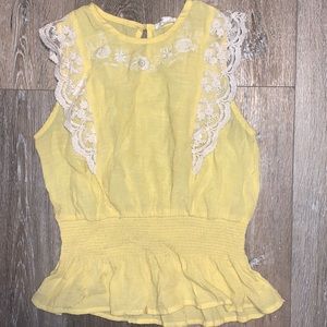 Cute yellow top
